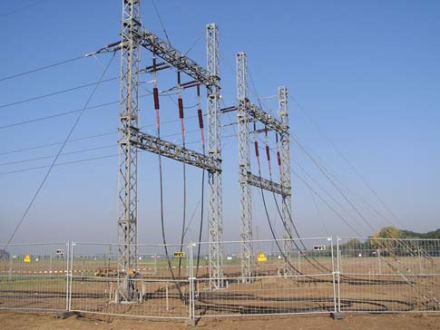 Netzservice Hochspannung 3 Vermietung / Montage Baueinsatzkabel Für den provisorischen Anschluss Ihrer Netze und Anlagen, für Baumaßnahmen mit eingeschränkter Versorgungsmöglichkeit, für kurzfristige
