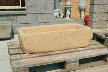 Sandsteinblumentröge Sandgestrahlter Beton in seiner edelsten Form Grau Braun SA4 Größe: 110 x 45 x 41 cm Gewicht: 240 kg SA3 Größe: 108 x 40 x 28 cm