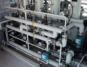 Die Gasaufbereitung Aus Biogas wird hochwertiger Treibstoff: Naturgas (kompogas/erdgas) Biogas nach dem Gärreaktor: Methan (CH 4 ) ca. 58% Kohlendioxid (CO 2 ) ca.