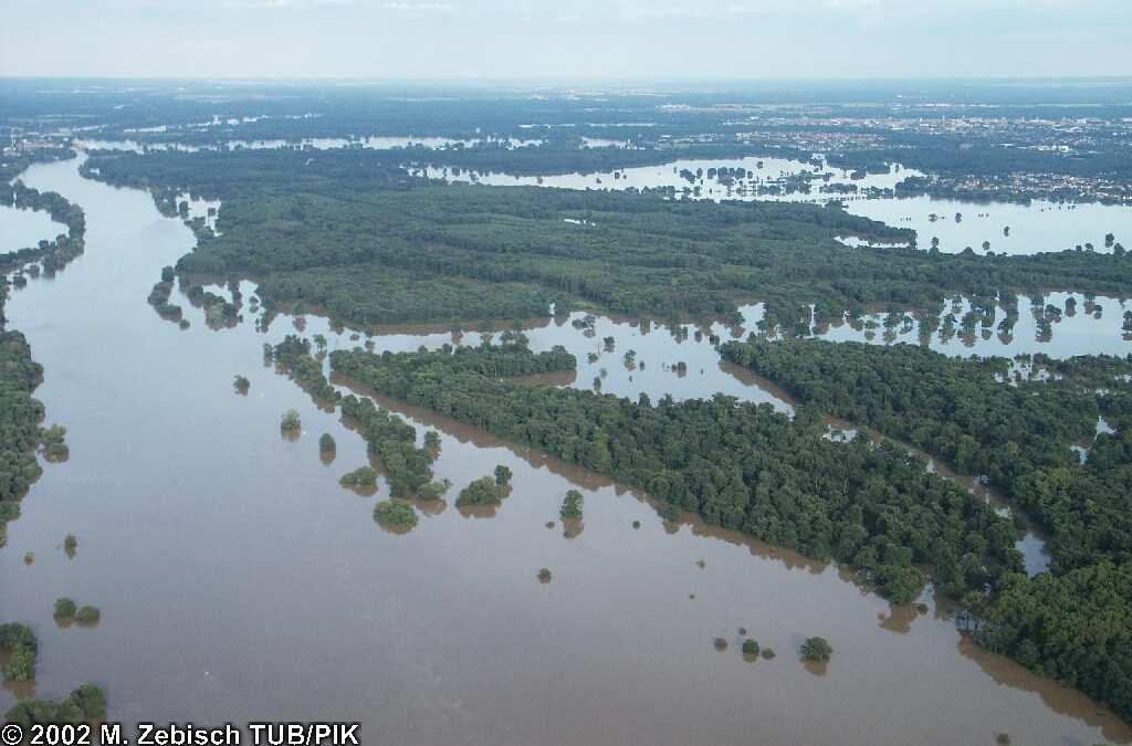 Die mittlere Elbe im Bereich Dessau bei großem Hochwasser Vielen Dank für