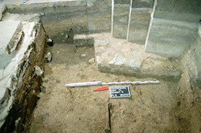Die Grabungen im Dom befinden sich noch in oberen Schichten.
