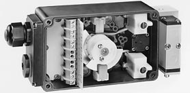 Induktive Schlitzinitiatoren Bei Geräten mit induktiven Schlitzinitiatoren trägt die Welle bis zu drei einstellbare Steuerfahnen (siehe Abb. 15).