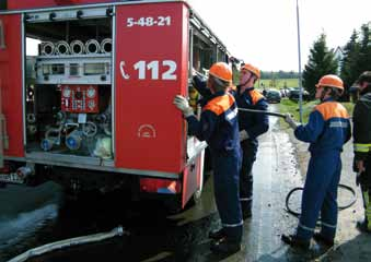 Hellenthal aktuell 7 125 Jahre Brandschutz im Ländchen kraftspritzenfahrzeug (TSF) angeschafft.