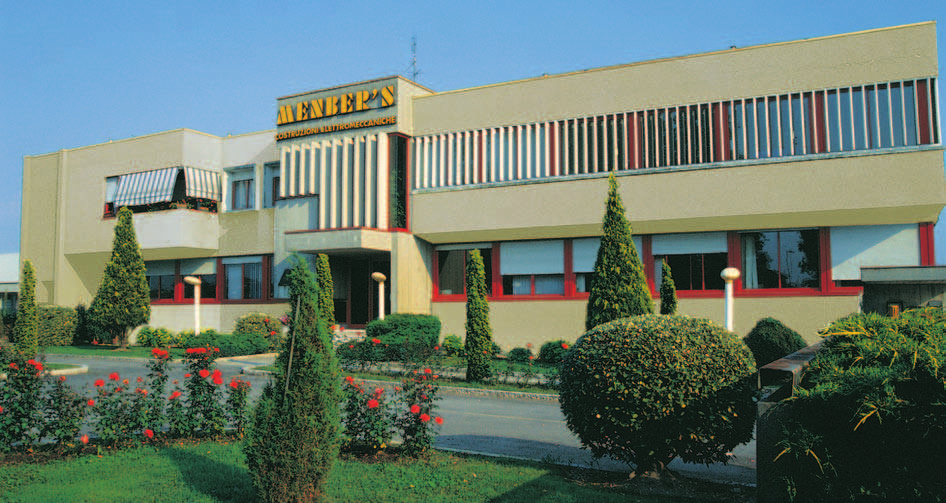 La MEBER S S.p.A., fondata nel 965, opera da oltre 30 anni nel settore dei ricambi e della componentistica per autoveicoli producendo articoli per il Equipaggiamento e per il mercato del Ricambio.