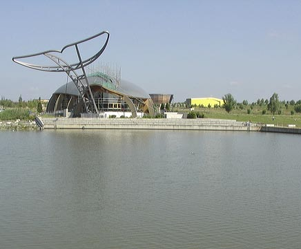 Deutsche Messe STANDORT / LAGE Das Gebiet wurde für die Expo 2000 entwickelt.