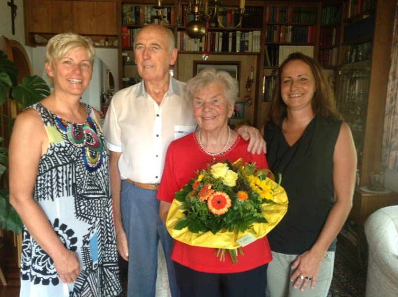 G E B U R T S T A G S K I N D E R Am 17. Juni 2015 feierte Frau Waltrudis Binder ihren 90. Geburtstag. Am 28. Juni 2015 feierte Frau Maria Pichler ihren 80. Geburtstag. Am 3.