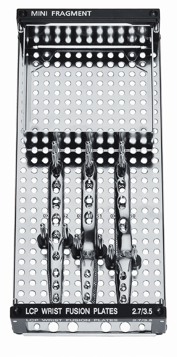 LCP Handgelenks-Arthrodesenplattensätze Titan (01.111.433) und Stahl (01.111.434) Vario Case 68.111.423 Träger für LCP Handgelenk- Arthrodesenplatten 2.7/3.5, Grösse 1/4, ohne Deckel, ohne Inhalt 68.
