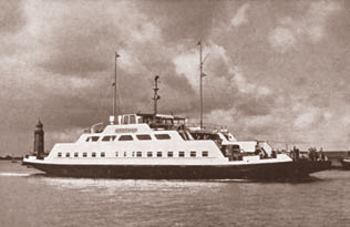 Juli 1951 Beschluss des Verwaltungsrates der Weserfähre zum Bau moderner Anlegerbrücken für Kopffähren in Bremerhaven und Blexen sowie eines großen, modernen Fährschiffes bei der Schichau- Werft in