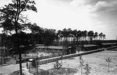 Reichsarbeitsdienstlager an der Uebigauer Straße (nach 1945 Schuhfabrik Falken ) schüttung im Volkswohlbad einschließlich des Baues der Schutzwand zur Ostseite, bei der Gestaltung einer festen, mit