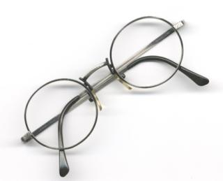 Leistungsbeispiel Sehhilfe (Brillen und Kontaktlinsen) Rechnung für Brillengestell und Gläser 500,00 Kassenleistung (i.d. Regel keine Leistungen) 0,00 Eigenanteil ohne DKV-Leistung 500,00 Leistung der DKV (GGE = 80%, max.