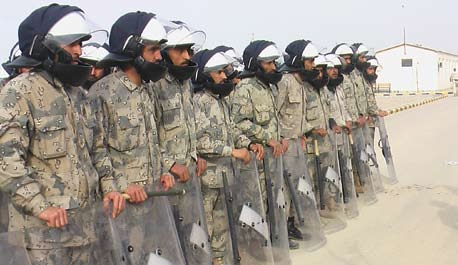 Ti t e l einheiten der ABP (Afghan Border Police), sogenannte QRF (Quick Reaction Force). Sie werden in gefährlichen und schwierigen Situationen eingesetzt, zum Beispiel bei Demonstrationen.
