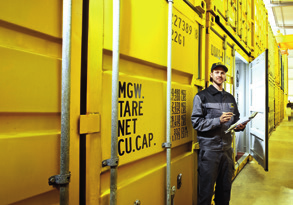 Jede Akte in sicherer Umgebung Lagerung im Container-System ZENTRALE LAGERUNG Die Lagerung der Archive erfolgt gebündelt an unserem Standort in Leverkusen.