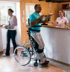 Mobilitätshilfen 4. Rampen 3.5 Aufstehrollstuhl Manueller Leichtgewichts-Rollstuhl, ausgestattet mit stufenloser Vertikalisierung für maximalen therapeutischen Nutzen. 4.1 Rampen Verschiedene Modelle zur Auswahl.