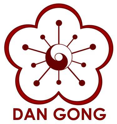 Rundbrief Winter 2013/2014 25 Jahre Dan Gong Liebe Dan Gong Freunde, als 1989 Sun Pill und ich von Korea nach Deutschland umsiedeln wollten, stand die Frage an, wohin wir ziehen wollten.