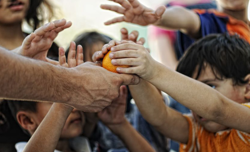 Entwicklungszusammenarbeit Bekämpfung von Hunger und Armut zurijeta Clipdealer Entwicklungszusammenarbeit hat ein großes Ziel: Miteinander die Lebensbedingungen der Menschen auf dieser Welt zu