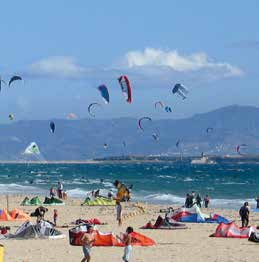Wenn Sie einen Sprachaufenthalt in Tarifa planen, dürfen Sie sich auf 38 Kilometer lange Sandstrände und optimale Wind- und Kitesurf- Bedingungen freuen. Aber auch auf Flamenco und Sherry.