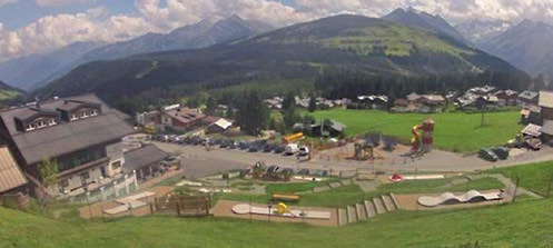 29 MINIGOLF KÖNIGSLEITEN* MINI GOLF KÖNIGSLEITEN Die 18-Loch-Minigolfanlage befindet sich direkt am Alpenwelt Resort Hotel Alpenrose in Königsleiten.