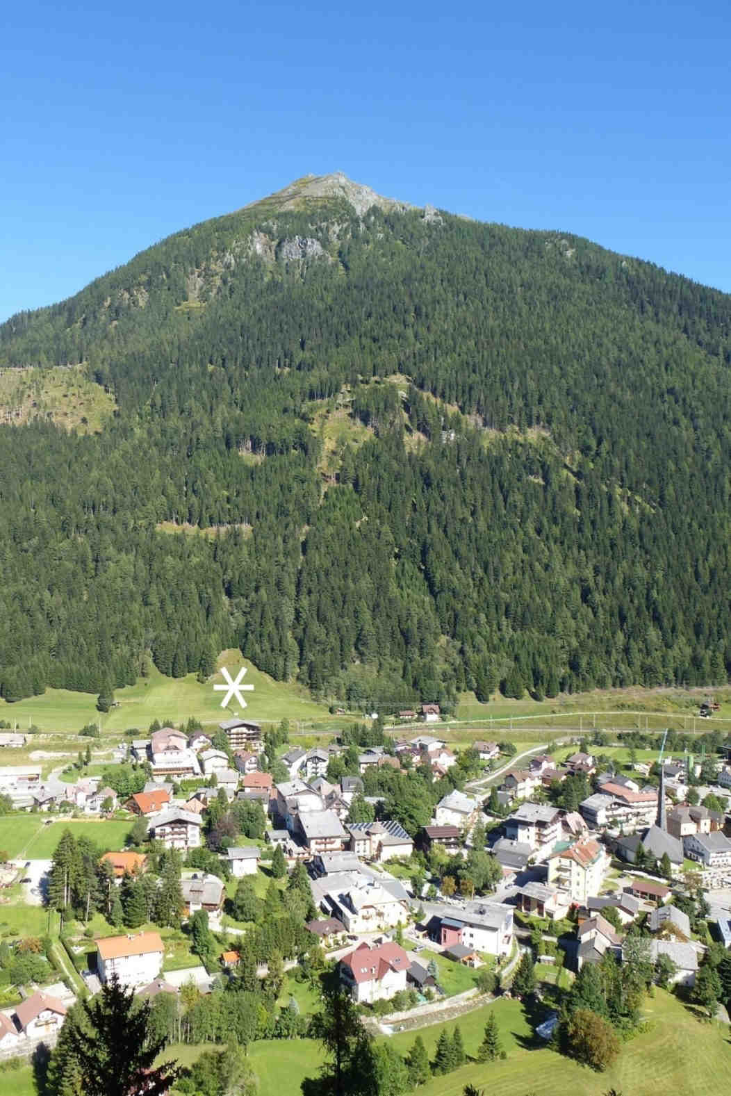 Blick von der Aussichtswarte Margareten-Pavillion (1.330 m) auf den Mallnitzer Dorfkern (1.