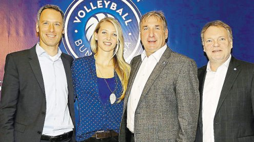 Journal Saisonvorschau 13 NEWS ZU DEN BUNDESLIGATEAMS Groß mit Zuversicht VC Wiesbaden Unter die besten sechs Teams kommen will Wiesbadens Cheftrainer Dirk Groß.