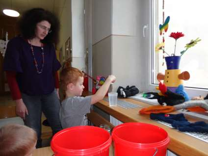 Im Kindergarten Vordernberg beschäftigten sich die Kinder mit dem Wasserprojekt und führten dazu tolle Experimente durch.