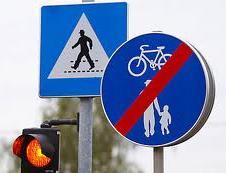 Kennzeichnung des Schutzweges Bodenmarkierung Verkehrszeichen