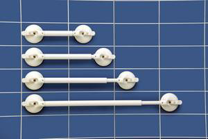 Für die Duschen: Die in 4 verschiedenen Längen erhältlichen Teleskophaltegriffe können auf allen planen und porendichten Fliesen ab einem Raster von 140x140 mm befestigt werden.