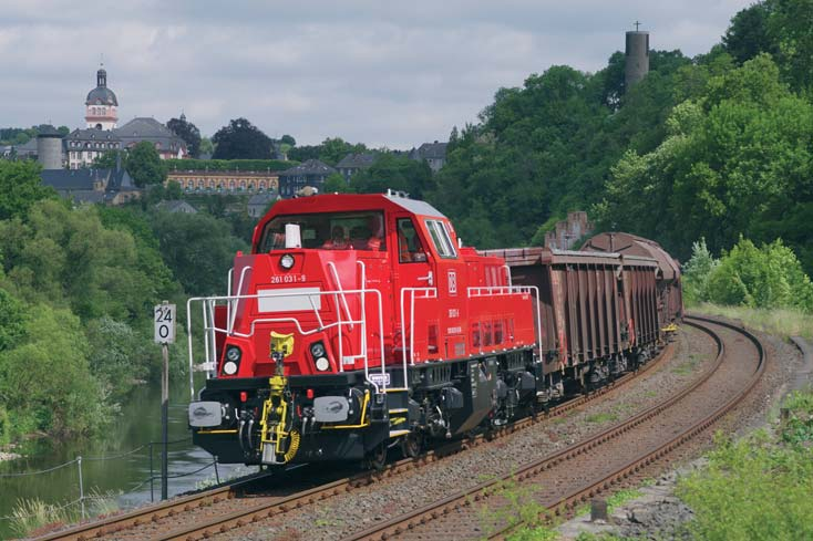 Hessen aktuell Neue Diesellokomotiven für Hessen (hpg) Viele Jahre hat die Deutsche Bahn AG mit der Beschaffung neuer Diesellokomotiven gewartet.
