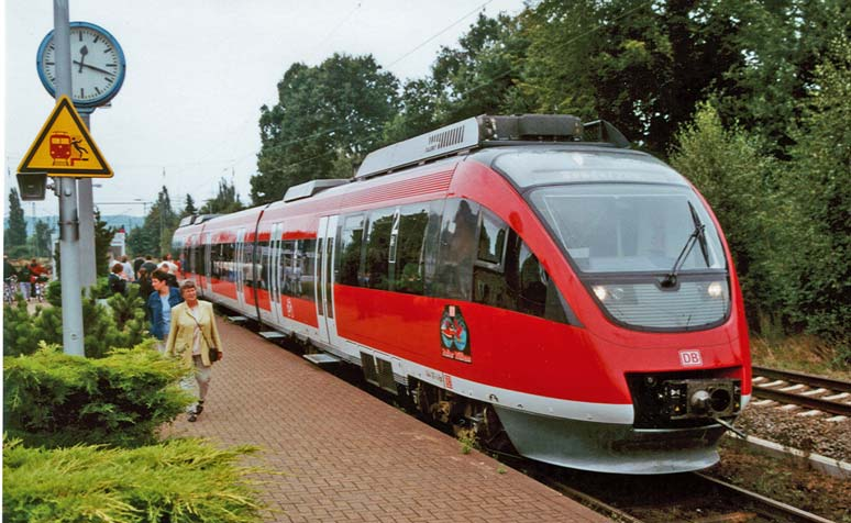 Strecke Osnabrück-Belm-Vehrte-Ostercappeln-Bohmte Die 103 240 durchfährt den Bahnhof Ostercappeln in Richtung Bremen Belm