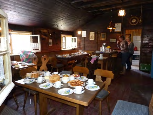 24 Vertällscher 2014 9. März 2014 Mit einer besonders liebevollen Einladung wurde am 9.3.14 zur 3. Bergischen Kaffeetafel in die Skihütte eingeladen.