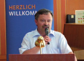 STADTVERBAND AKTUELL Der stellvertretende CDU-Kreisvorsitzende und Referent, Notar Michael Schreiber, bei seinem Vortrag. Viele Zuhörer im überfüllten Vortragsraum im mc-seniorenstift in Ludwigsburg.