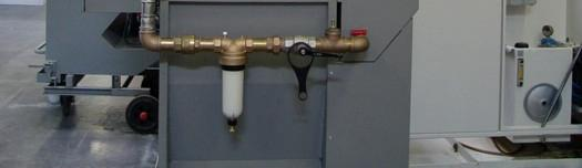 Reinigungsanleitung Wärmetauscher Reinigen des Wärmetauschers F E 1.) Pumpe im Schaltschrank (A) abschalten! 2.) Absperrhahn (B) schliessen 3.) Absperrhahn (C) hinten schliessen 4.