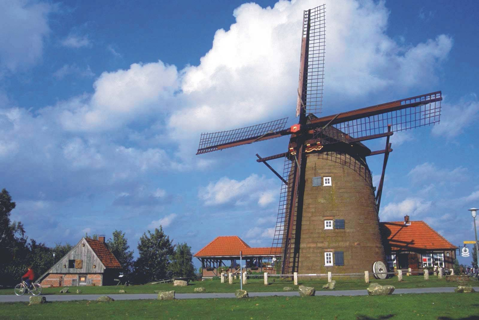 Windenergienutzung mit Tradition: die Gildehauser Ostmühle Aufgrund der dominierenden Sand- und Moorböden besitzt die Viehhaltung in der Grafschaft Bentheim von jeher große Bedeutung.
