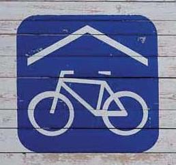 Fahrrad-Absteplatz-Satzungen leicht erreichbar, gut zugänglich ebenerdig oder geeignete Rampen 1,5 m² pro Fahrrad, auf Grundstück mehrheitlich mit Wetterschutz