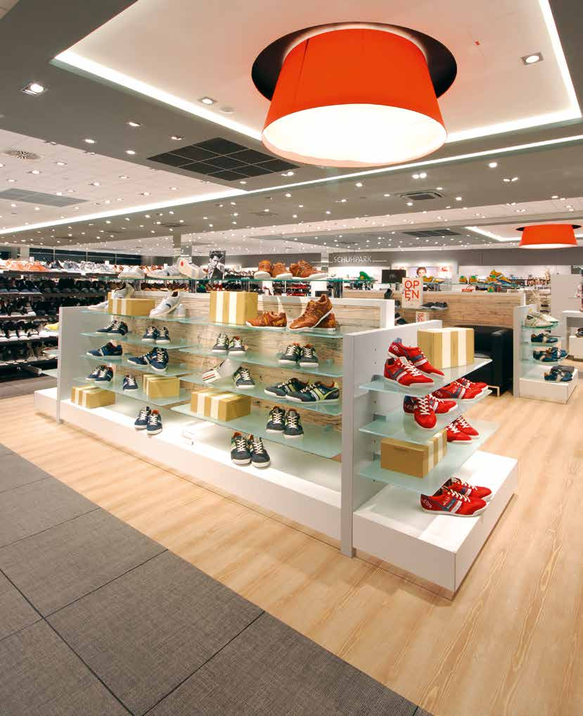 LVT DESIGN FLOORING LVT DESIGN FLOORING LVT DESIGN FLOORING Neue Trenddekore für den Boden Wenn man Schuhe kauft, fällt der Blick besonders häufig auf den Boden.