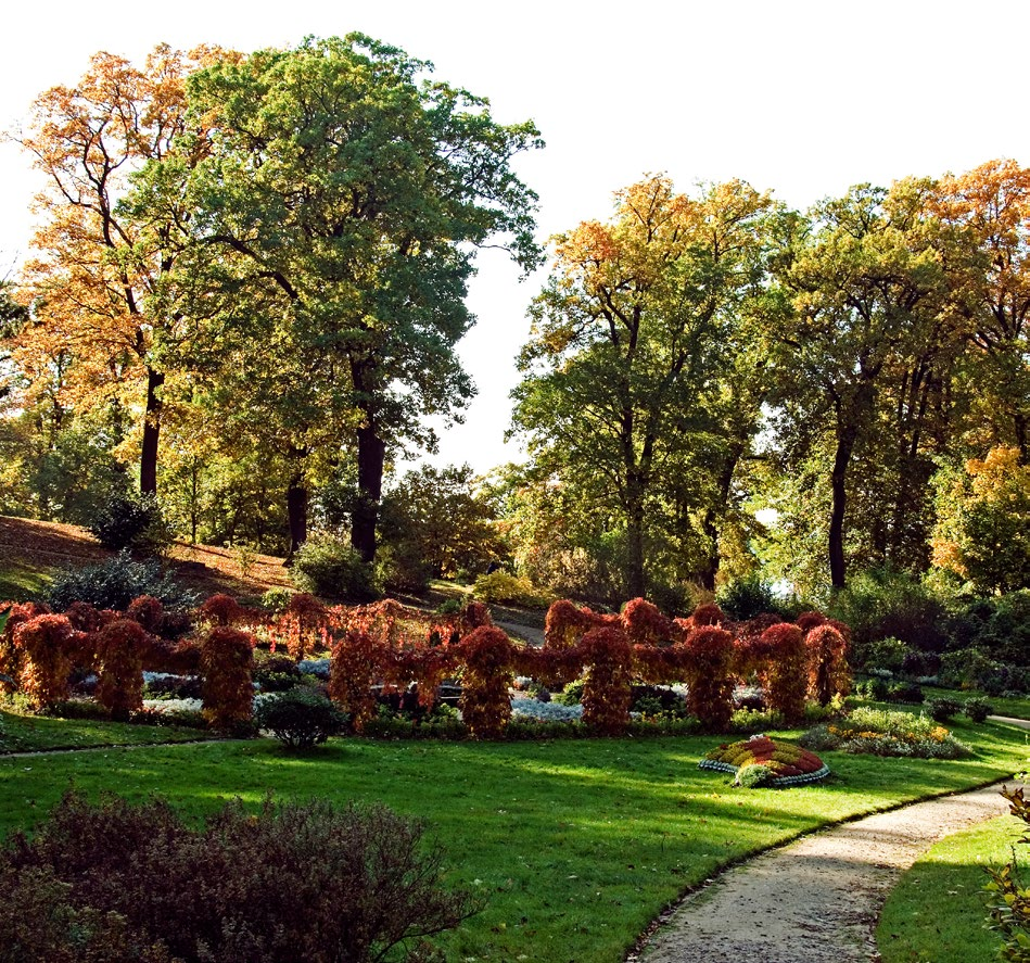 15 Fotoausstellung zum Jubiläum 25 Jahre UNESCO-Welterbe 1990 nahm die UNESCO die Berlin-Potsdamer Parklandschaft von Potsdam-Sanssouci über den Neuen Garten und Sacrow bis zur Pfaueninsel und