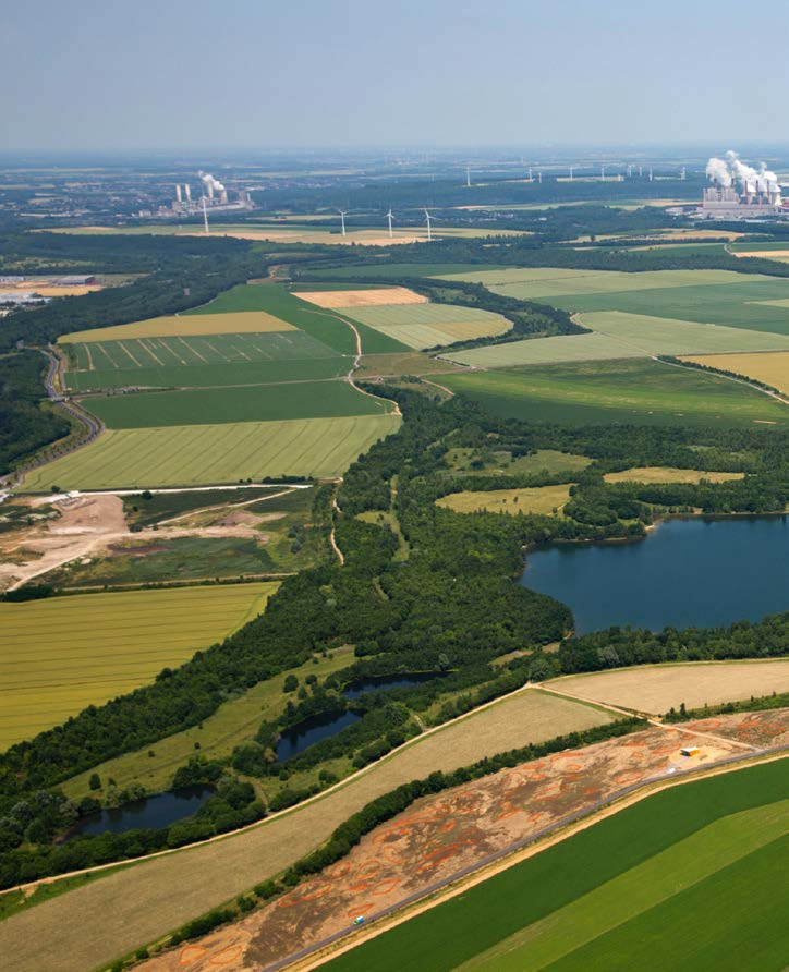 12 In Deutschland versorgen die Braunkohlenkraftwerke fast jede vierte Steckdose mit Strom.