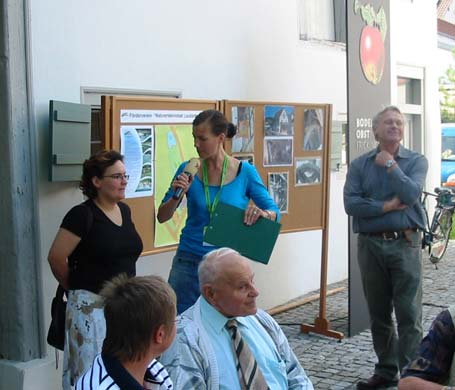 Simone Sauter vom "Löwen" in Leustetten warb mit gutem Recht dafür, wie Einheimische und Gäste "Salemertal genießen" können, vor allem kulinarisch.