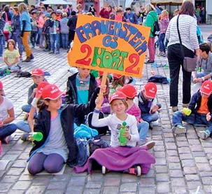 8 Ausgabe 324 29. Oktober 2016 SENIOREN VEREINE/TERINE/WISSENSWERTES Zum Weltkindertag am 20. September 2016 war der Hort der Grundschule Frauenstein auf dem Freiberger Obermarkt aktiv dabei.