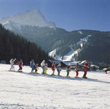 Val Gardena Premìere vom 04.12. bis zum 18.12.2004 Wenn der erste Schnee fällt beginnt Ihr Urlaub.