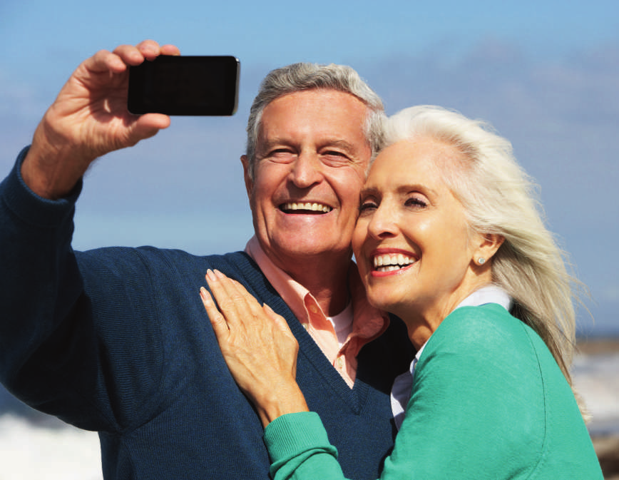 RAT&TAT Smartphones werden auch bei Senioren immer beliebter, fast drei von zehn Deutschen ab 65 Jahren nutzen bereits ein internetfähiges Mobiltelefon, dies ergab eine vom Digitalverband Bitkom in