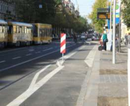 Haltestellenkap mit angehobener Radfahrbahn am Beispiel Leipzig Könneritzstraße (Haltepunkt Rödelstraße - stadteinwärts) Situation: Einkaufstraße mit mittlerem Kfz-Aufkommen (ca. 5.350 15.