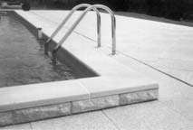 Schwimmbadausstattung Die Beckenrandsteine von Future Pool sind die ideale Pooleinfassung. Für unsere Beckenrandsteine verwenden wir ausschließlich hochwertige Rohstoffe und Qualitätszuschlagstoffe.