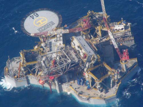 Ölförderplattformen im Golf von Mexiko nach