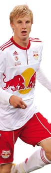 20 INTERVIEW»ICH VERMISSE OMAS KASNUDELN«MARTIN HINTEREGGER ist mit 18 Jahren der Jungspund im Team von Red Bull Salzburg.