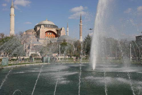 oder der Klassiker http://www.manzara-istanbul.com/de/erleben/touren/klassiker.php Bei einer knapper und kurzweiligen Tour lernen Sie die Klassiker Istanbuls kennen.