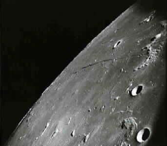 Formationen und Objekte auf dem Mond, die den Eindruck erwecken, dass es hier nicht mit rechten Dingen zu geht. Tatsächlich sind auch nur wenige Fotos an die Öffentlichkeit gelangt.