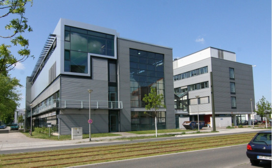 Abteilungen: Klassische Halbleiter (Si, Ge, GaAs) Gegründet 1992 Standort: Wissenschaftscampus Berlin-Adlershof Mitglied der Leibniz-Gemeinschaft Bund/Länder-Kofinanzierung 9,2 Mio.