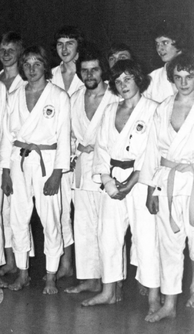 Hagge Was bedeutet Karate für Sie? Karate ist generell ein wichtiger Teil meines Lebens. Seit 1979 bin ich mit einer immer größeren Begeisterung selbst als Trainer tätig.