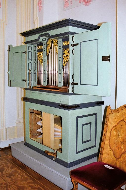 Die Orgel des Oratoriums Ergänzt werden die Orgeln der Stiftskirche durch ein Instrument im Oratorium, der früheren Studentenkapelle.