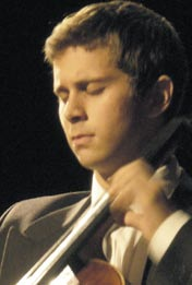SEBASTIAN BRU Violoncello Sebastian Bru wurde 1987 in Wien geboren.